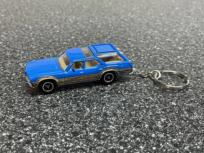 1971 Oldsmobile Vista Cruiser Station Wagon Keychain Diecast Car Hot Wheels Matchbox Woody 2
