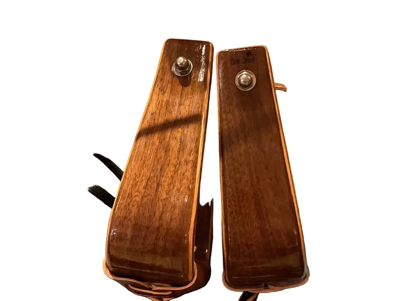 3" Walnut Deep Roper Stirrup 1