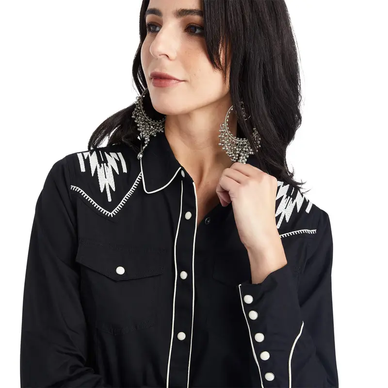 Ariat Women's Black Retro Snap Chimayo Shirt 2