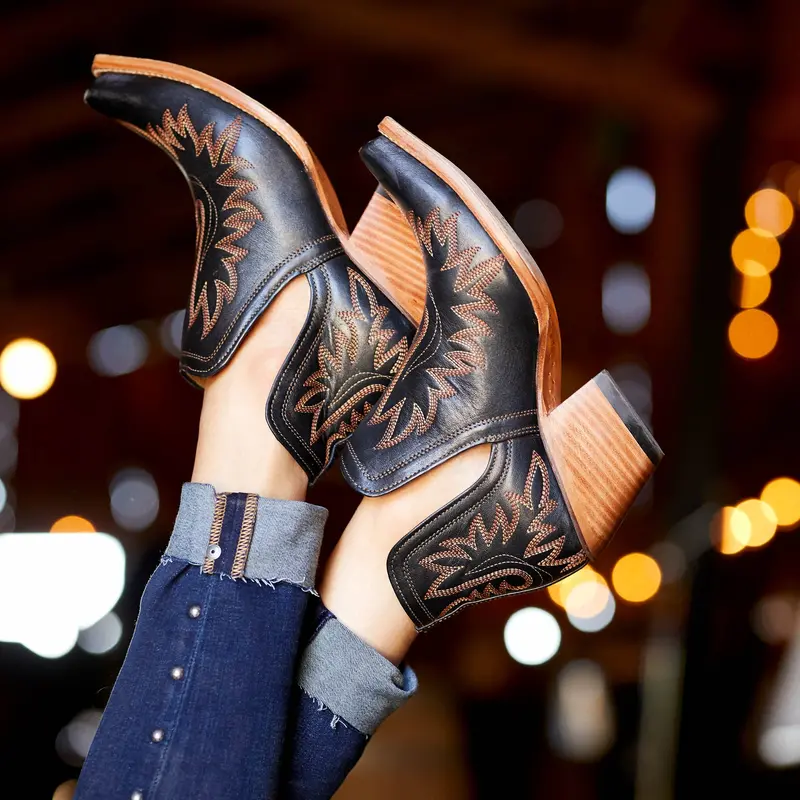 Ariat Women's Brooklyn Black Dixon 1
