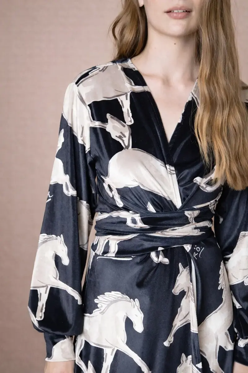 Artemis Velvet Midi Dress | Volt Print | Noir 3