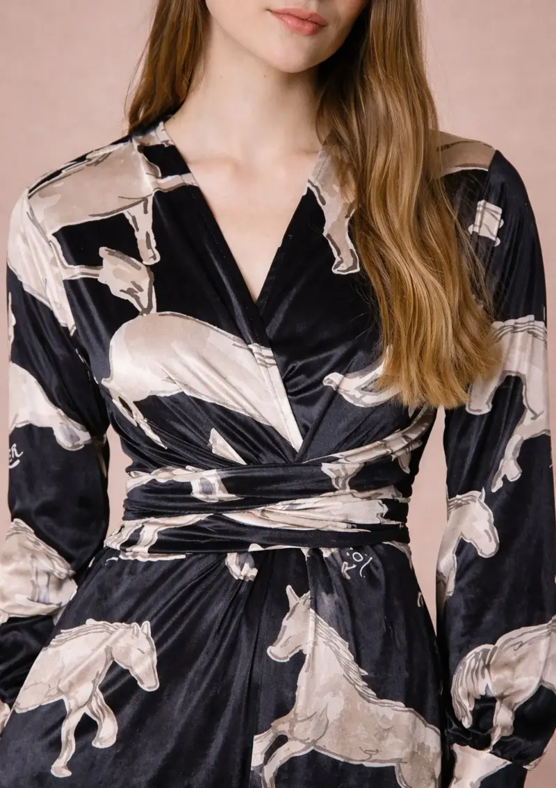 Artemis Velvet Midi Dress | Volt Print | Noir 4