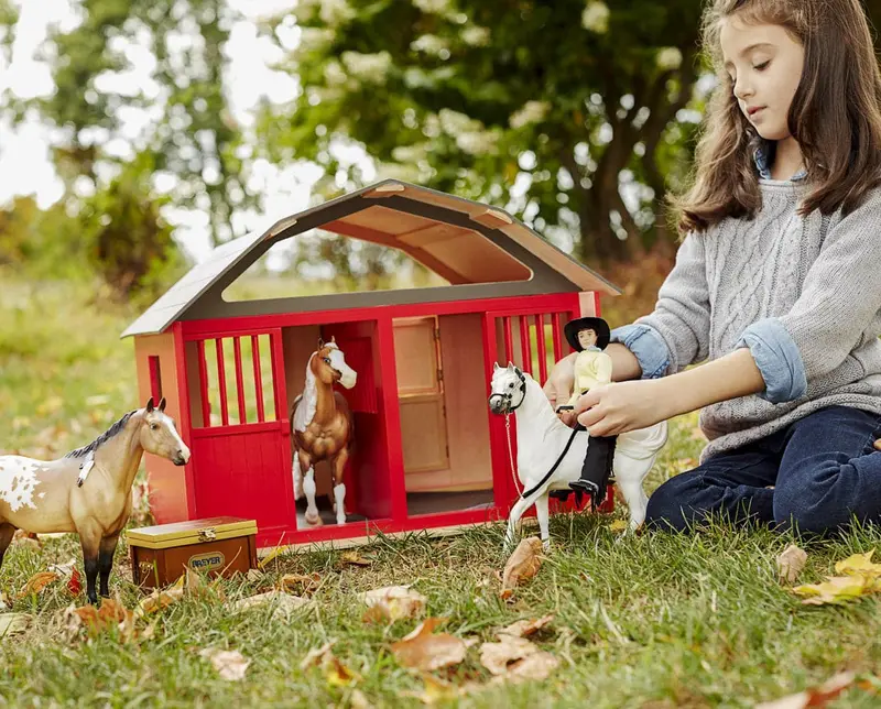 Breyer Two-Stall Barn 2