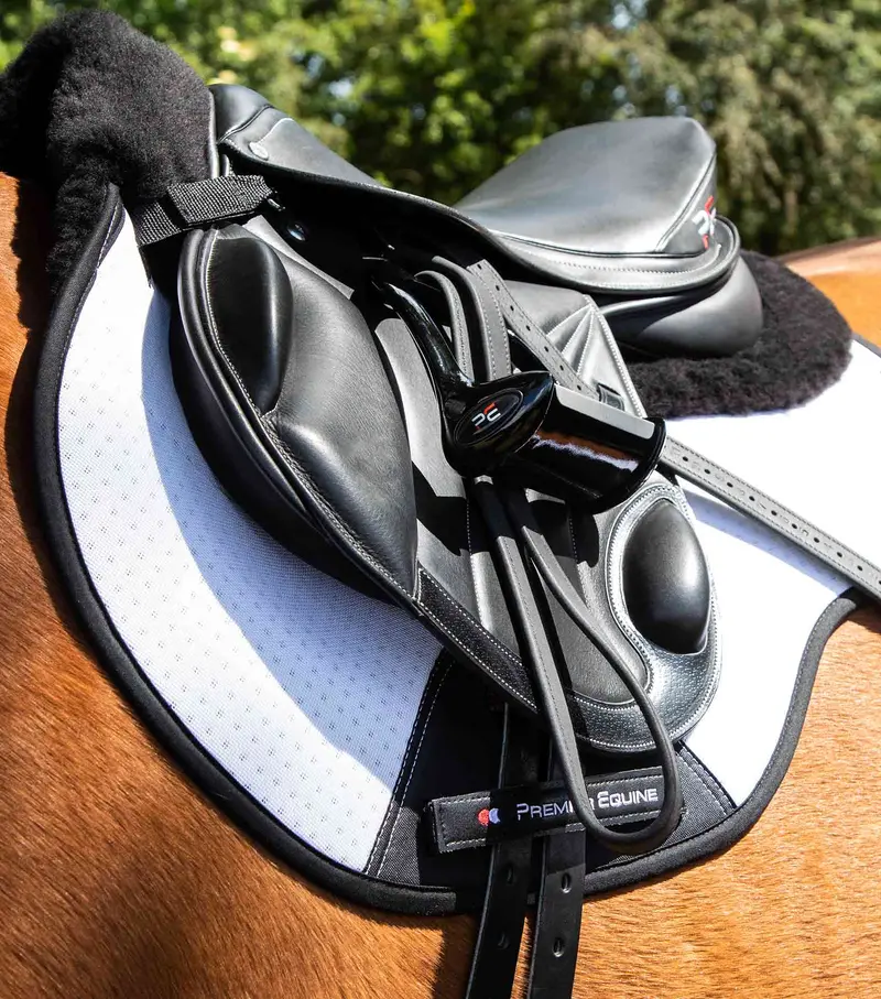 Close Contact Airtechnology Shockproof Wool Saddle Pad - Gp/Jump Square White/Black Wool 2