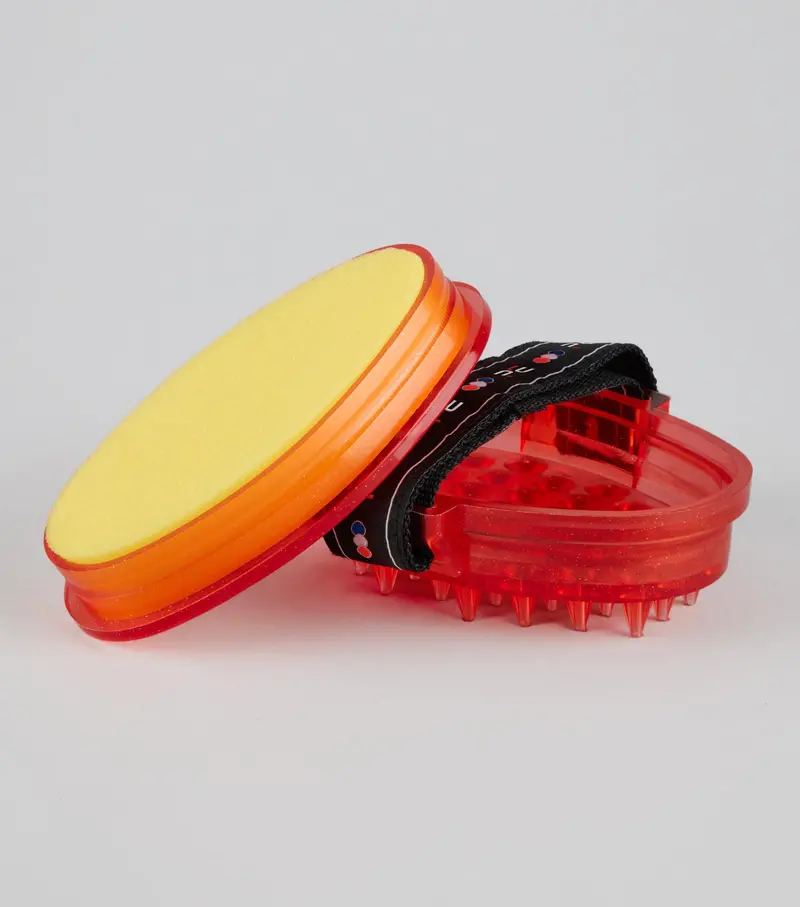 Curry Comb With Integrated Sponge Black & Red 2