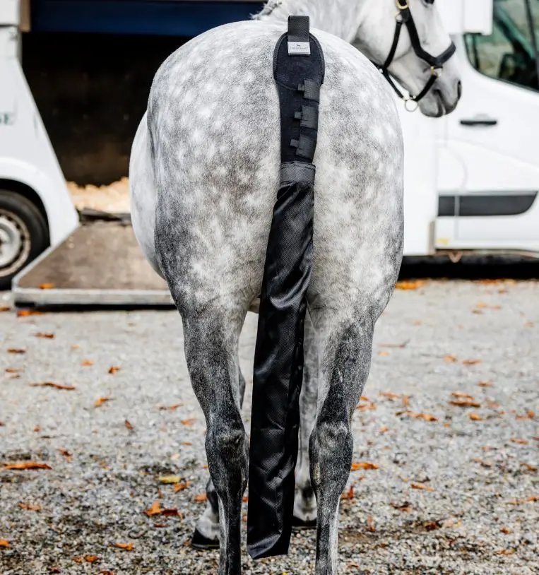 Horseware Tail Guard And Bag 1