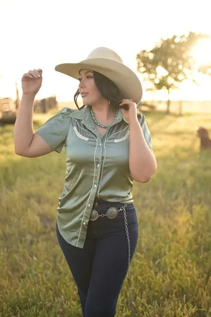 Howdy Hanny Women's Sage Arrow Pearl Snap Shirt 1