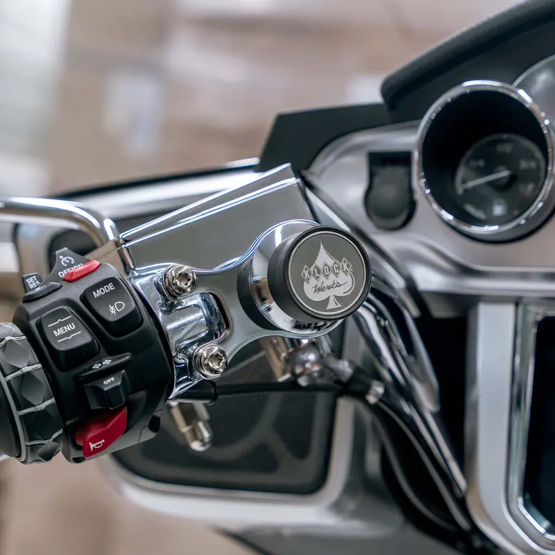 Iomounts® Magnetic Phone Mount For Bmw® 2020-2025 R 18 1