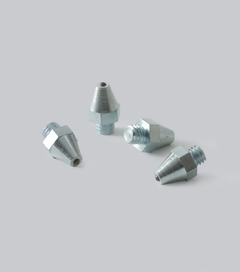 Medium Studs Pointed For Varying Ground And Jumping (Set Of 4) 1