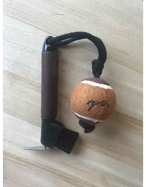 Pénélope Ball Hoof Pick 1