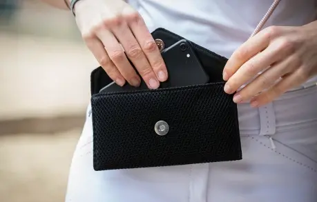 Pénélope Leather Phone Pocket 5