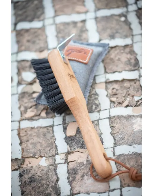 Pénélope Wood Hoof Pick With Brush 1