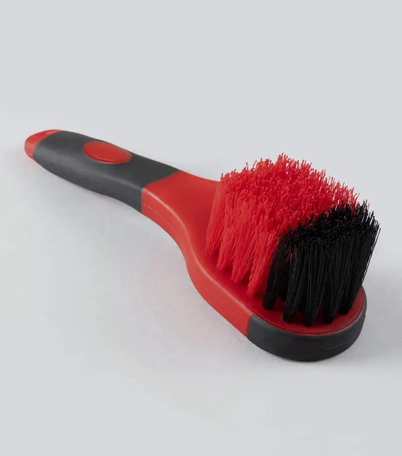 Soft-Touch Bucket Brush Black & Red 1