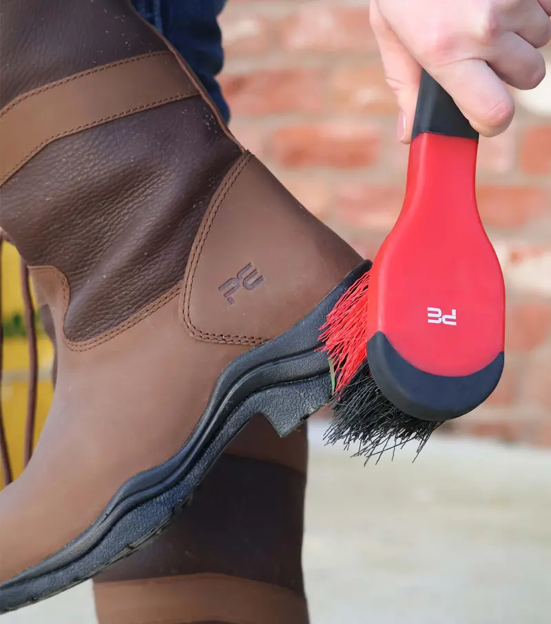 Soft-Touch Bucket Brush Black & Red 2