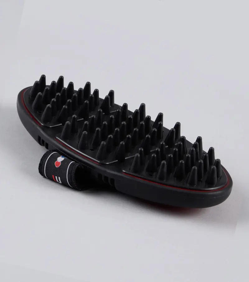 Soft-Touch Flexi Massage Brush Black & Red 1