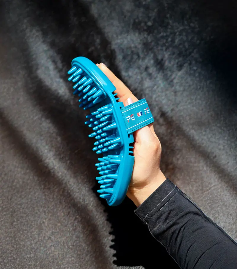 Soft-Touch Flexi Massage Brush Med Blue & Peacock 1