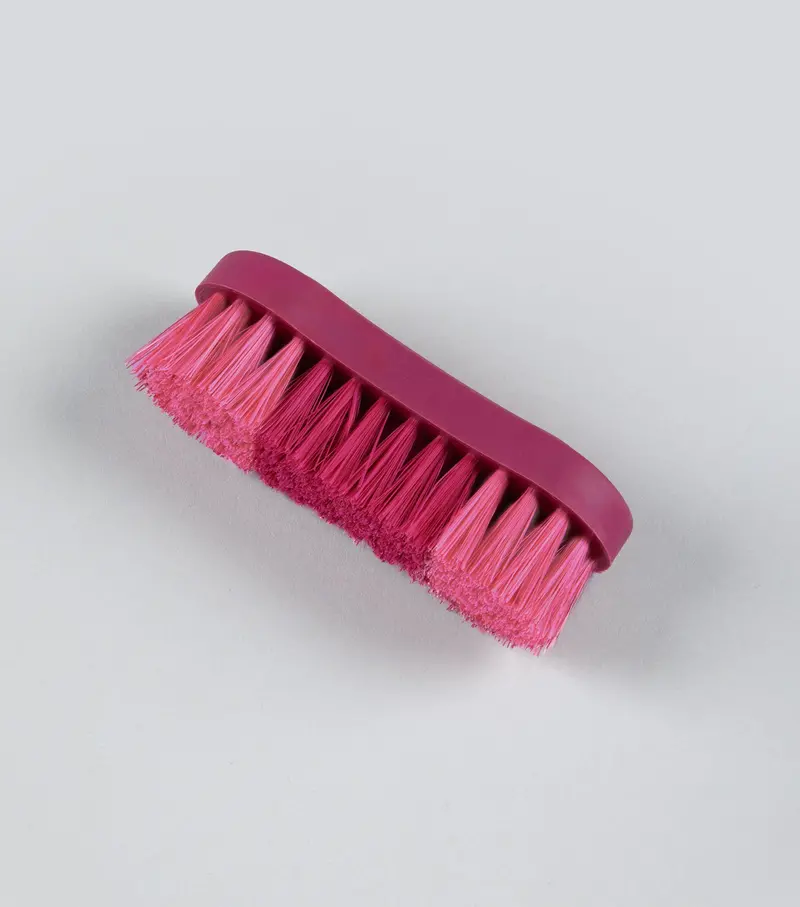 Soft-Touch Hoof Brush Wine & Fuchsia 1