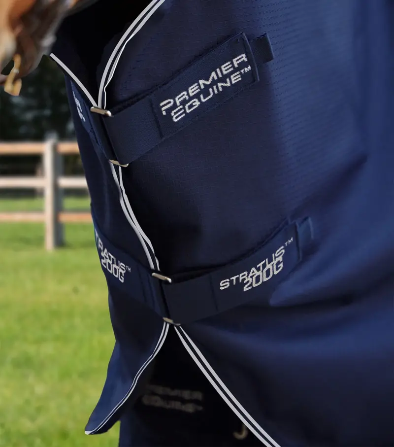 Stratus 600D Series 200G Turnout Rug With Classic Neck Cover Navy 2