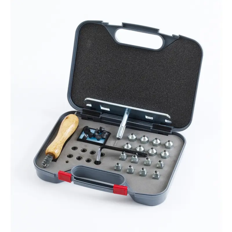 Stud Kit With Plastic Case 1