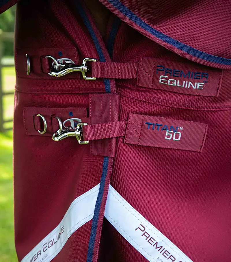 Titan 50G Turnout Rug With Classic Neck Cover Burgundy 3