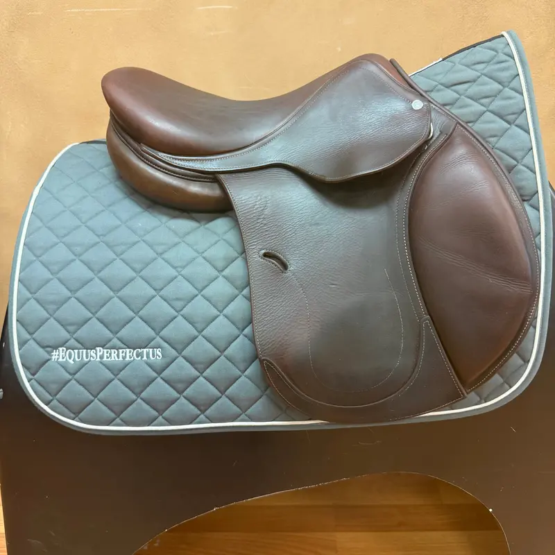 Used Antares Contact Jump Saddle 16.5" Medium Wide Tree 2
