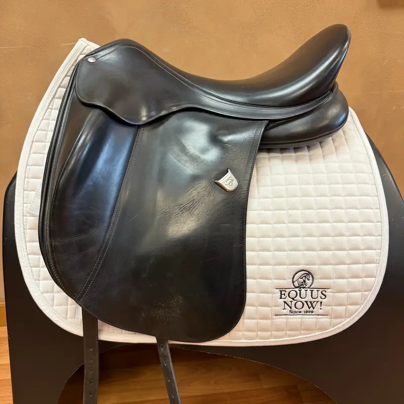Used Bates Innova Dressage Saddle 18.5" Medium Tree 1