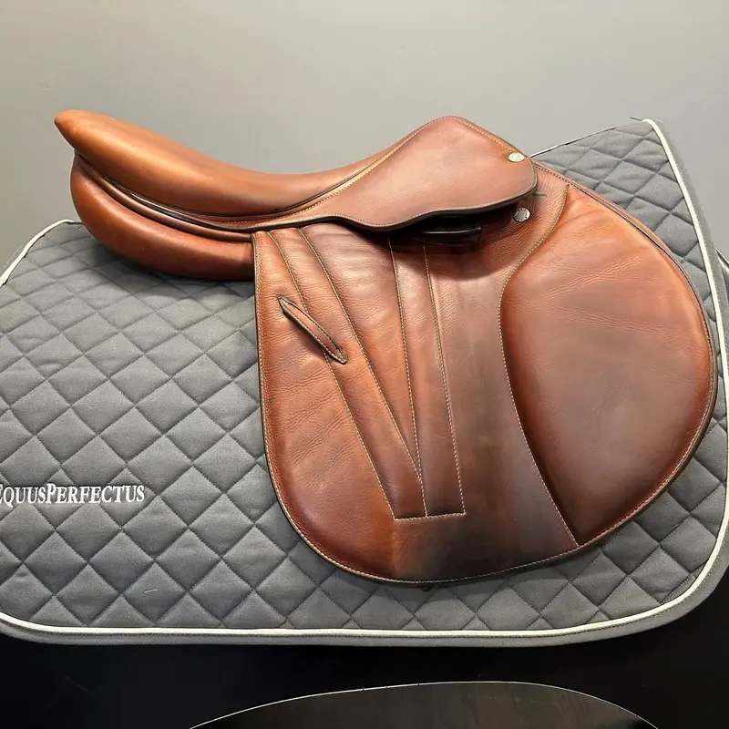 Used Butet Saumur Jump Saddle 17.5" Medium Tree 1