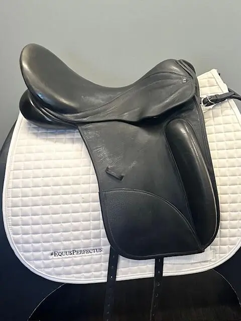 Used County Perfection Dressage Saddle 18" Medium Wide 2