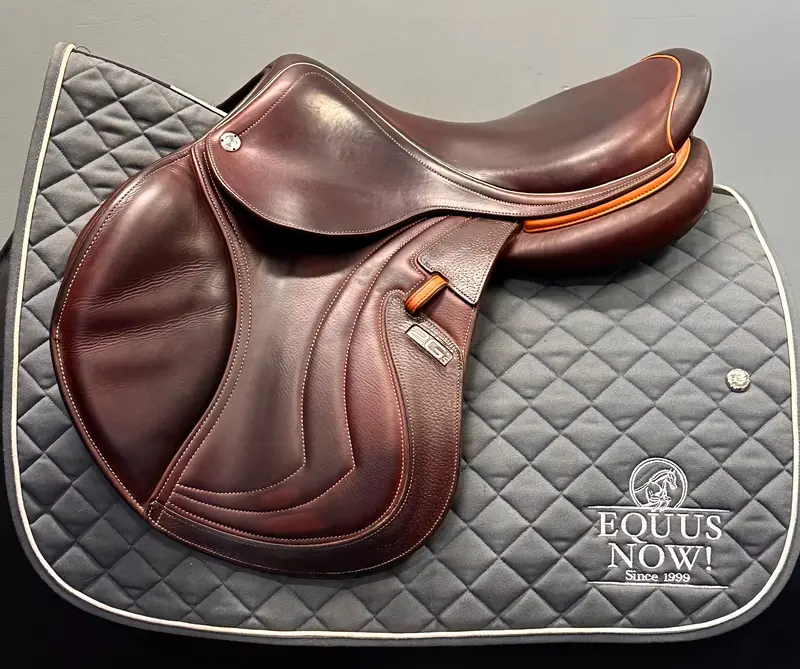 Used Cwd Mademoiselle Jump Saddle 17" Medium Gullet 1