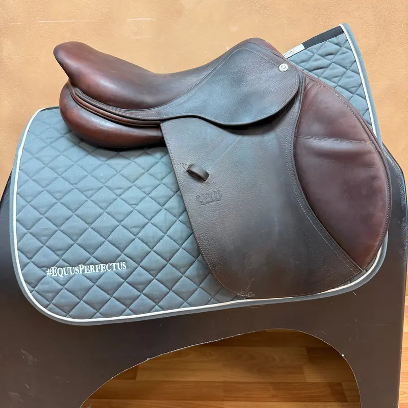Used Cwd Se02 Jump Saddle 17" Medium Tree 2