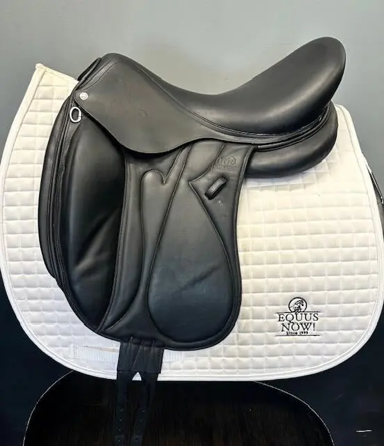 Used Devoucoux Dressage Saddle 18" Medium Tree 1