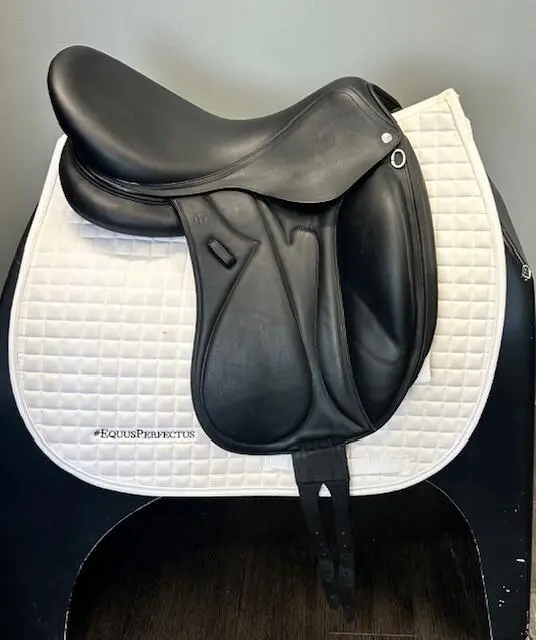 Used Devoucoux Dressage Saddle 18" Medium Tree 2