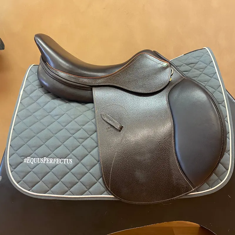 Used Hdr Memor-X Close Contact Saddle 17" Medium Wide Tree 2