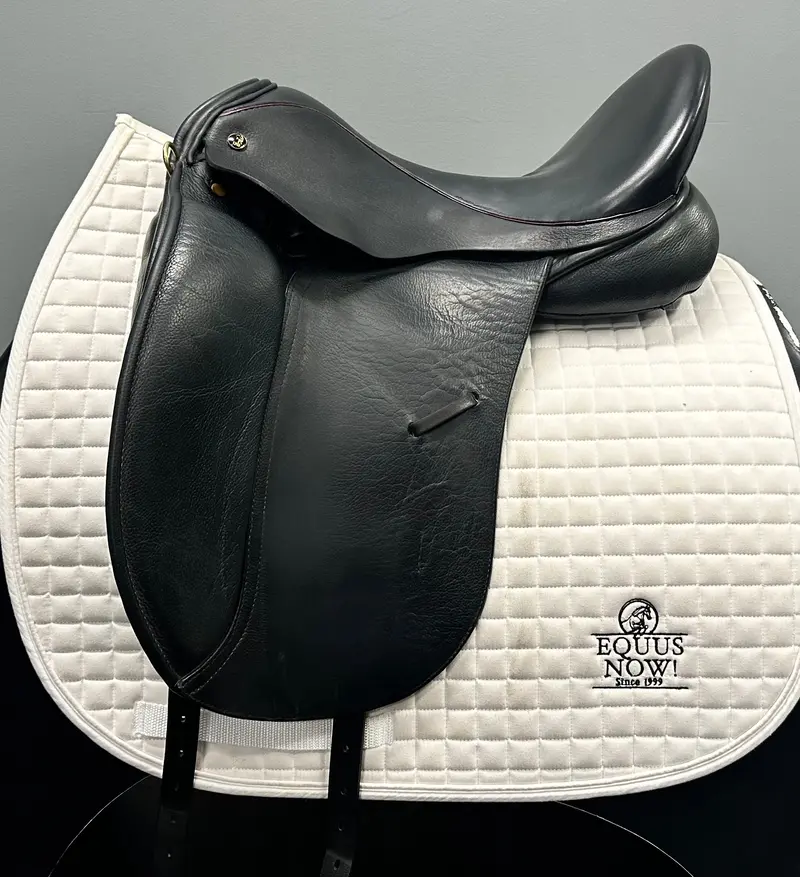 Used Jrd Dressage Saddle 17 Wide Tree 1