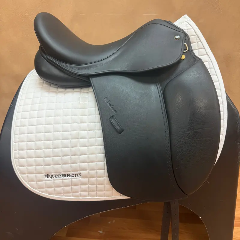 Used M Toulouse Aachen Dressage Saddle 17.5" Medium Tree 2