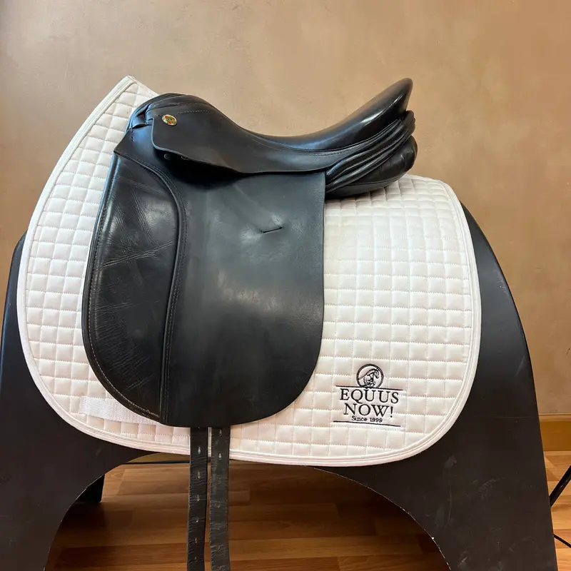 Used Niedersuss Symphonie Dressage Saddle 17" Medium Tree 1