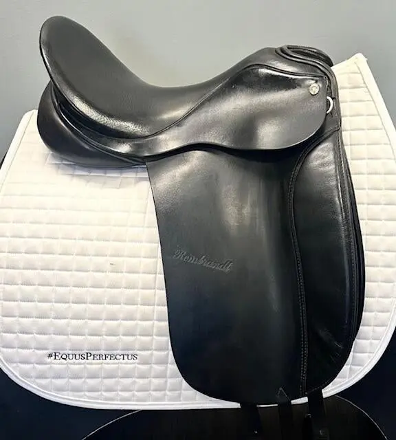 Used Rembrandt Vanguard Dressage Saddle 17" M/N Tree (Adjustable) 2