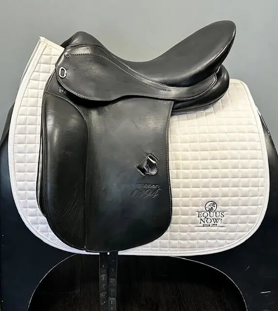 Used Stubben Dressage Saddle 18" Medium Tree 1