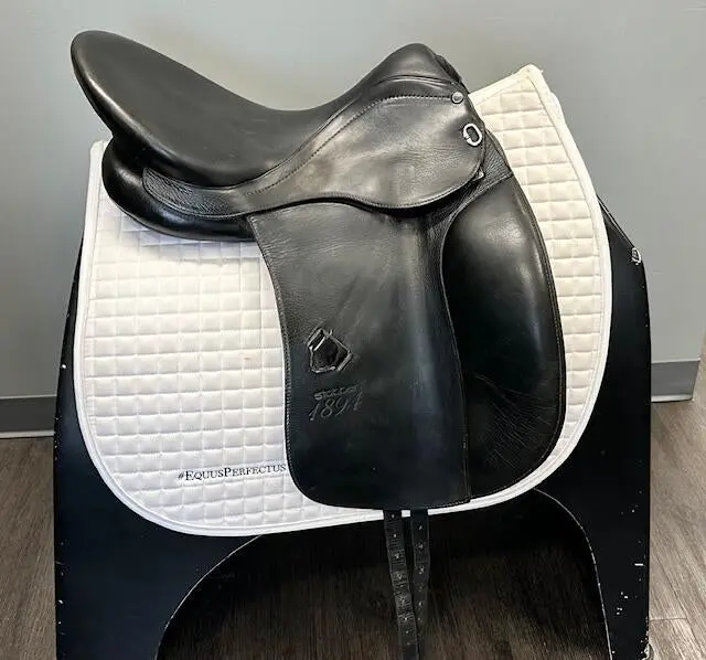 Used Stubben Dressage Saddle 18" Medium Tree 2