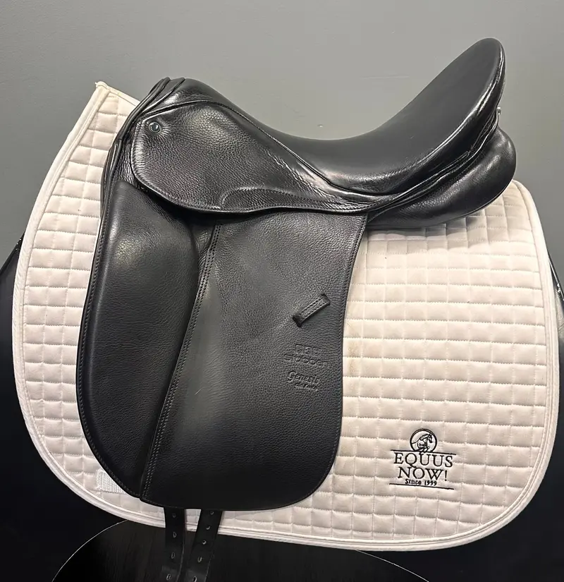 Used Stubben Genesis Deluxe Dressage Saddle 17.5" Wide Tree 1