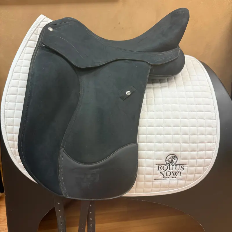 Used Wintec Isabel Dressage Saddle 17" Extra Wide 1