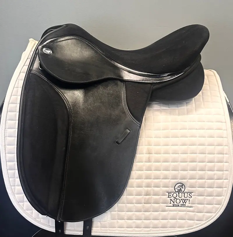 Used Wintec Thorowgood Dressage Saddle 17.5" Medium Wide Tree 1