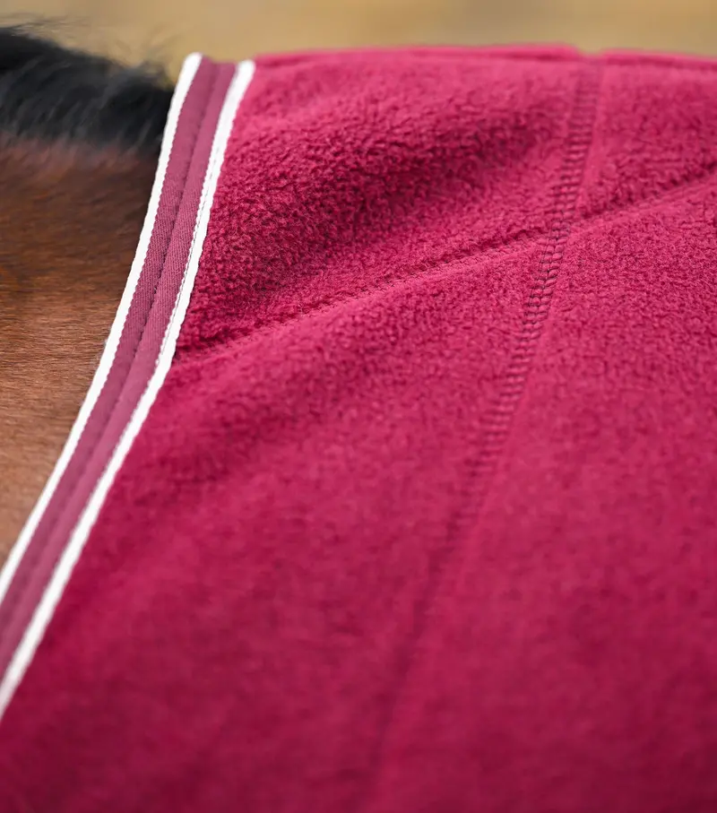 Vellus Horse Fleece Rug Burgundy/White 3