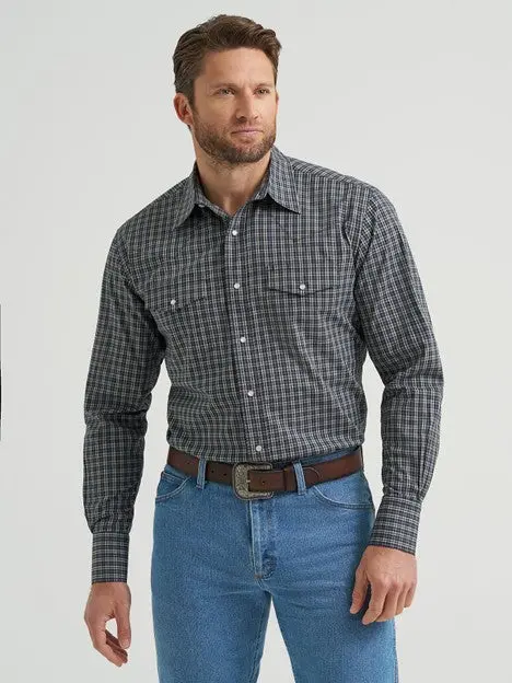 Wrangler Men's Deep Grey Plaid Wrinkle Resistant Snap Down Western Shirt 1