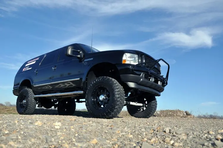Rough Country 5-Inch Suspension Lift Kit For 2000–2005 Ford Excursion 4Wd 1